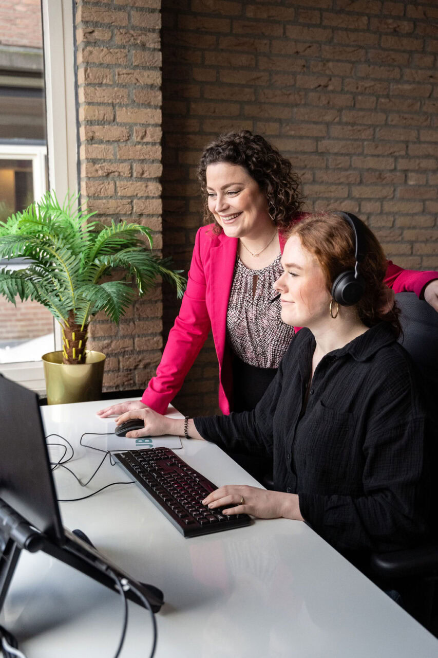 Chief Customer Officer Esther Heijnen en Jurist Intake Marlin Benjamins.