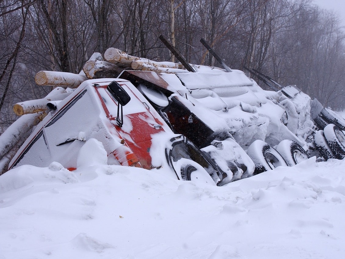 A truck went off the road due to slipperiness.