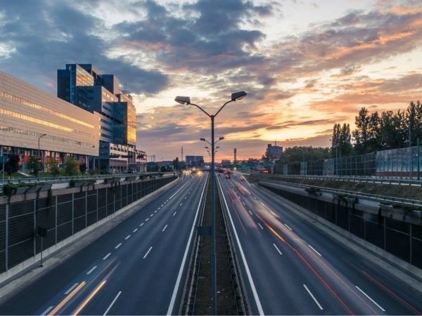 Na een aanrijding op de snelweg is het belangrijk dat u uzelf en andere betrokkenen in veiligheid brengt.