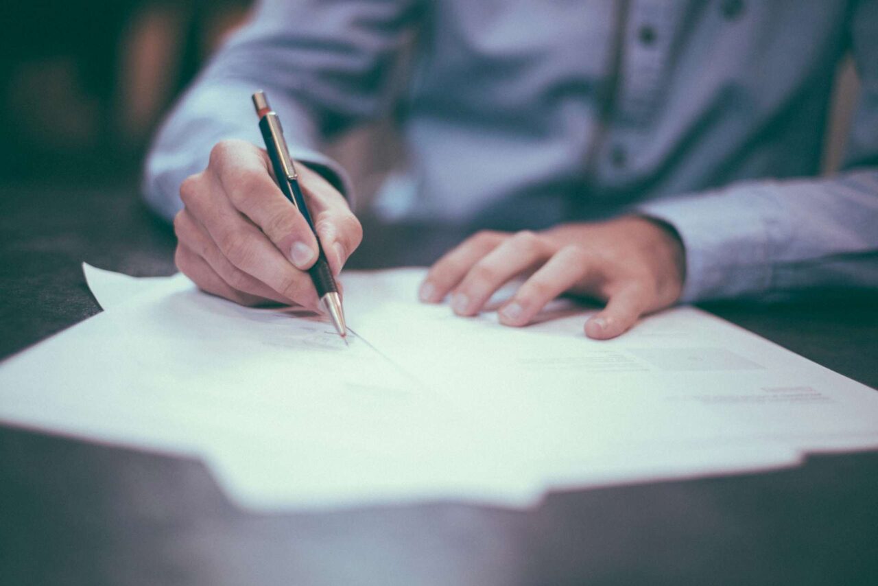 Wanneer u onze gratis juridische hulp inschakelt nadat u letselschade heeft opgelopen door een ongeval, stelt uw persoonlijke jurist de aansprakelijkheidsbrief op en verstuurt deze naar de verzekeraar van de tegenpartij.