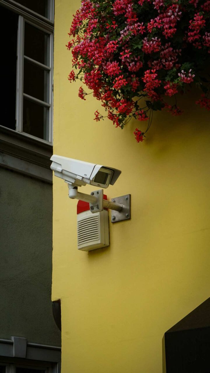 Bij een ongeval door olie op de weg is de dader vaak onbekend. U moet wel proberen te achterhalen wie de dader is. Dit kunt u bijvoorbeeld doen door uit te zoeken of er straatcamera's op de plek van het ongeval staan gericht.