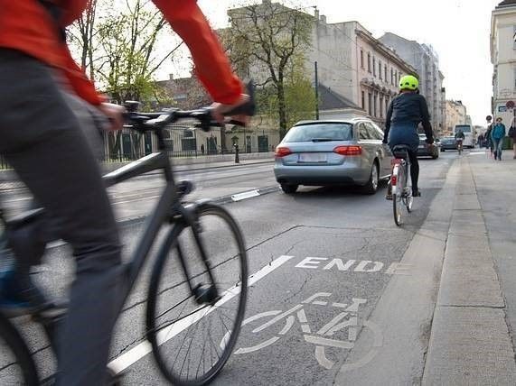 U heeft vrijwel altijd recht op schadevergoeding als u gewond raakt door een openslaande autodeur.