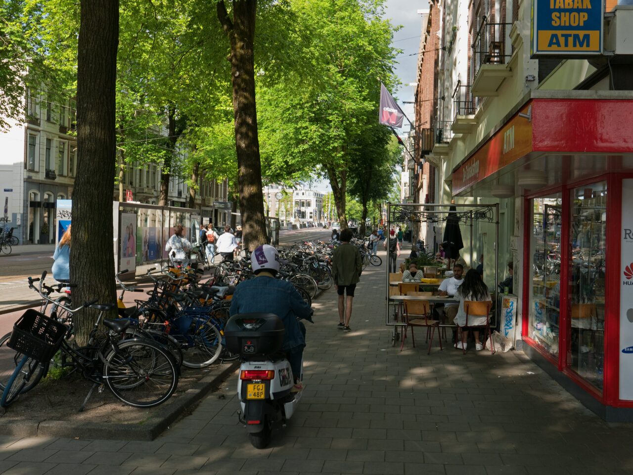 Wanneer u als fietser bent aangereden door een scooter, heeft u in de meeste gevallen recht op schadevergoeding.