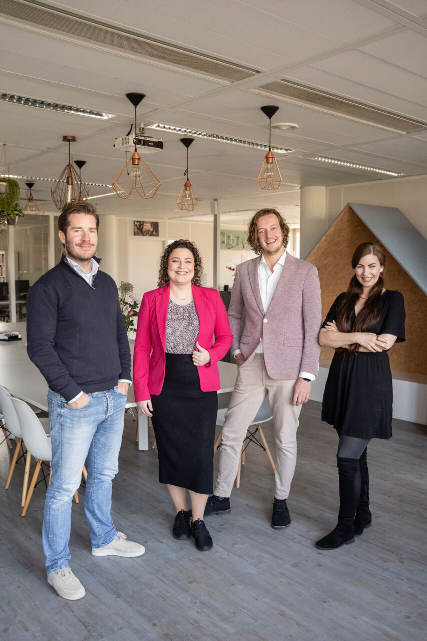 COO Frederik Lieben, Chief Customer Officer Esther Heijnen, Chief Solutions Officer Tias Hooijenga en CEO Steffy Roos du Maine van JBL&G.