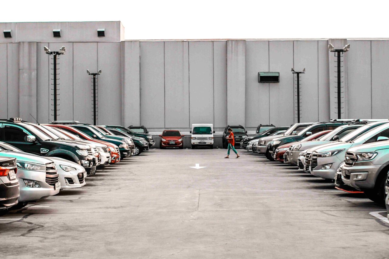 Wanneer u als voetganger wordt aangereden op een parkeerplaats, heeft u vrijwel altijd recht op schadevergoeding.
