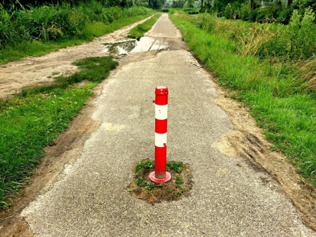 Wanneer u gewond raakt door een gevaarlijk geplaatst fietspaaltje, kunt u de wegbeheerder aansprakelijk laten stellen voor uw letselschade.
