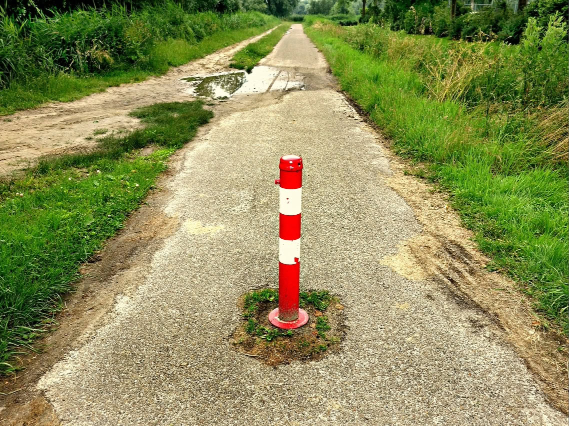 Wanneer u gewond raakt door een gevaarlijk geplaatst fietspaaltje, kunt u de wegbeheerder aansprakelijk laten stellen voor uw letselschade.
