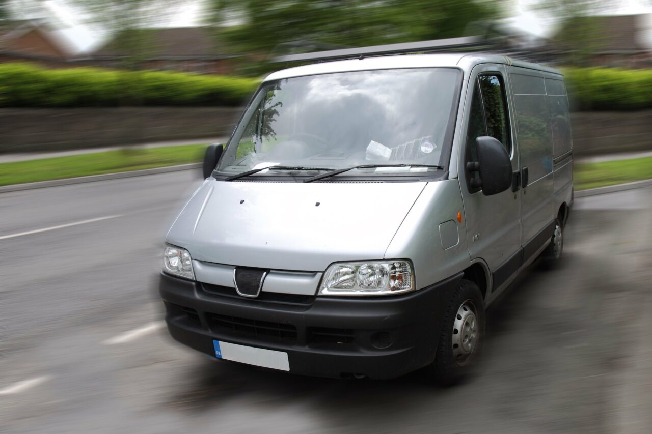 Heeft u een ongeluk gehad met de bestelbus tijdens werktijd? Dan is uw werkgever daar vrijwel altijd aansprakelijk voor te stellen.