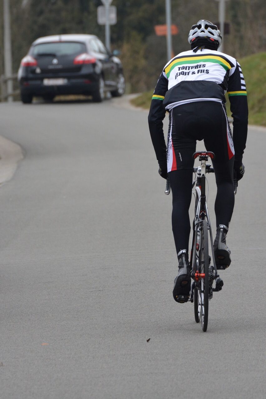 Wanneer u als wielrenner wordt aangereden door een motorvoertuig, heeft u vrijwel altijd recht op schadevergoeding.