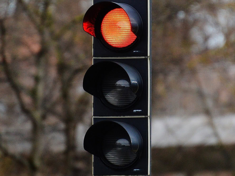 Van achteren aangereden worden, gebeurt vaak bij het stoplicht of in de file.