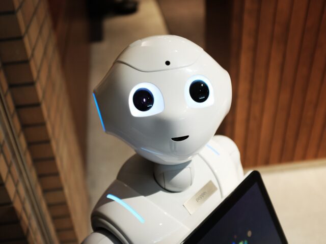 Met de komst van robots rijst ook de vraag: wie is er aansprakelijk als een robot een ongeval veroorzaakt?